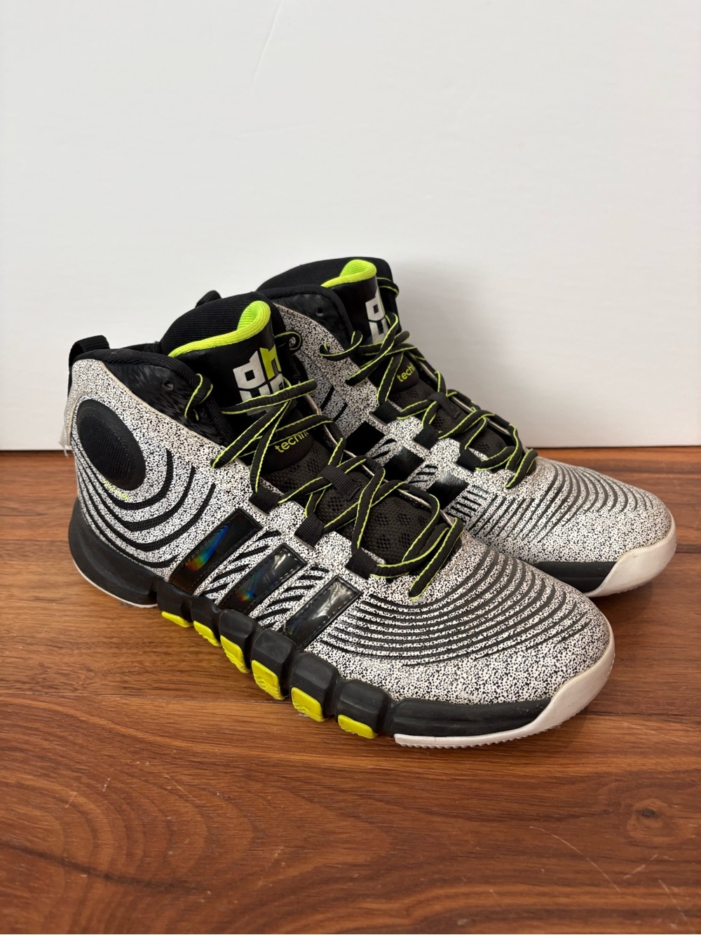 adidas D Howard 4 basketball shoes, men’s 9.5